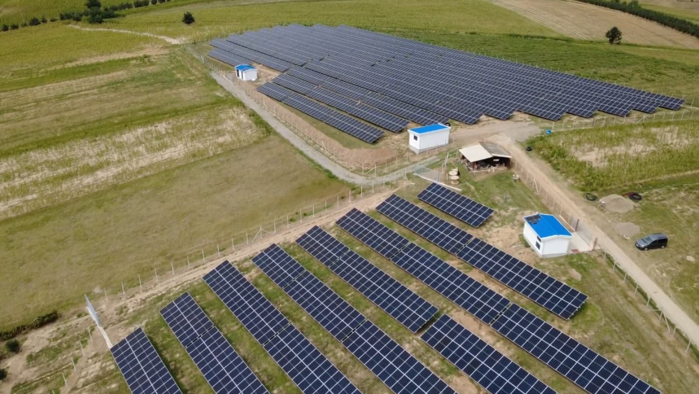 Inženjeri Top Solar tima na instalaciji solarne elektrane